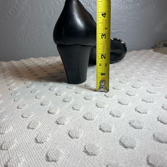 ATTILIO GIUSTI LEOMBRUNI Black Spectator Heel with Silver Toe Embellishments - Picture 16 of 16